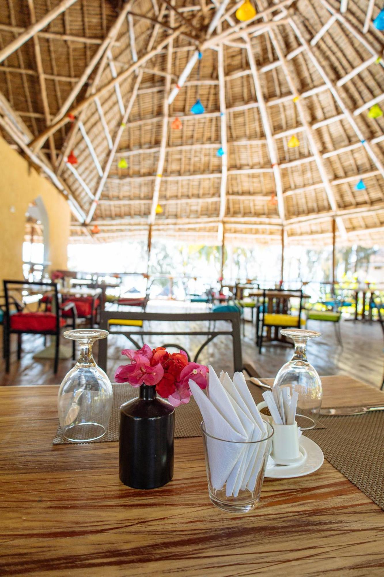 Sansi Kae Beach Resort Michamvi エクステリア 写真