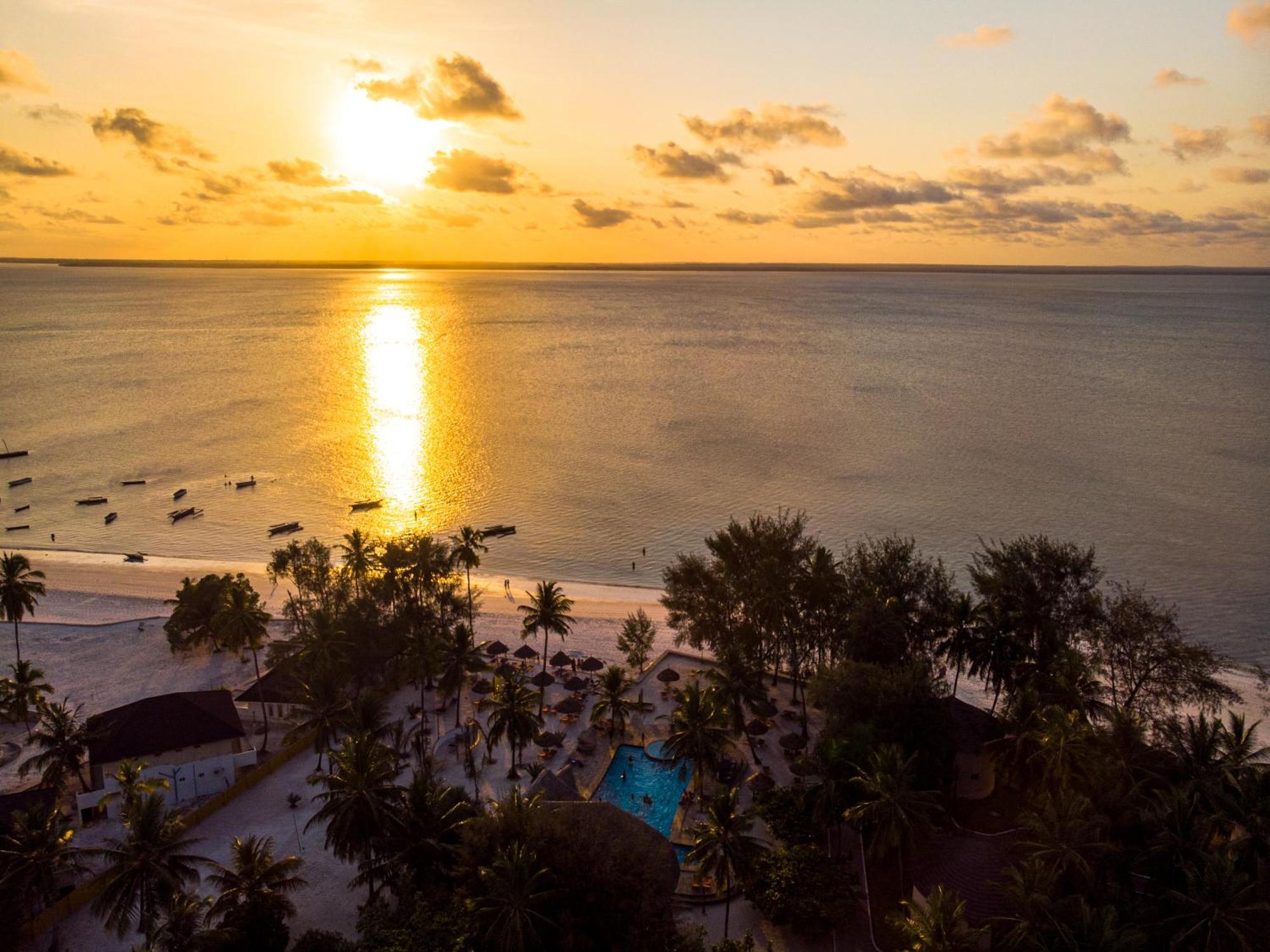 Sansi Kae Beach Resort Michamvi エクステリア 写真