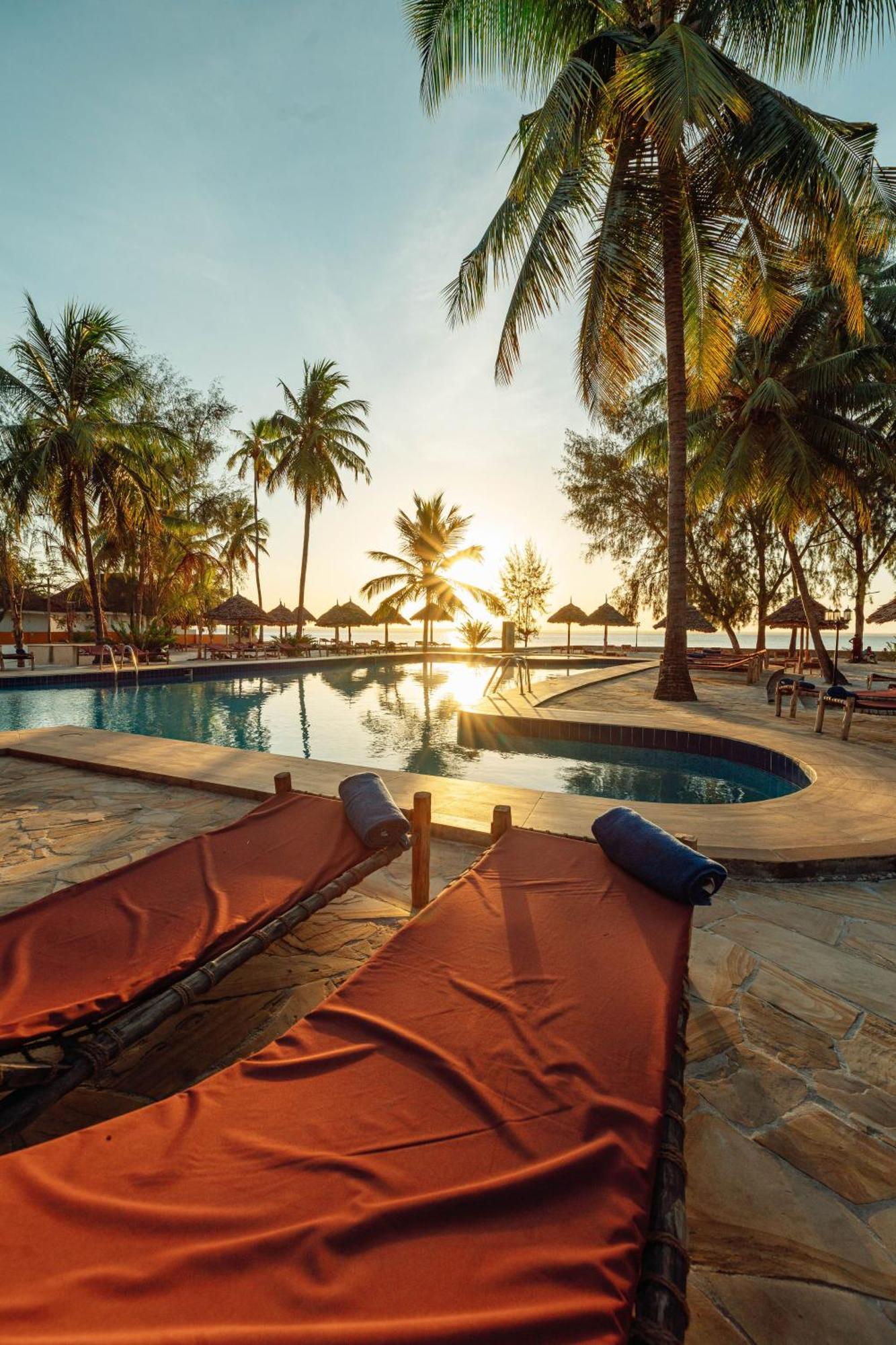 Sansi Kae Beach Resort Michamvi エクステリア 写真