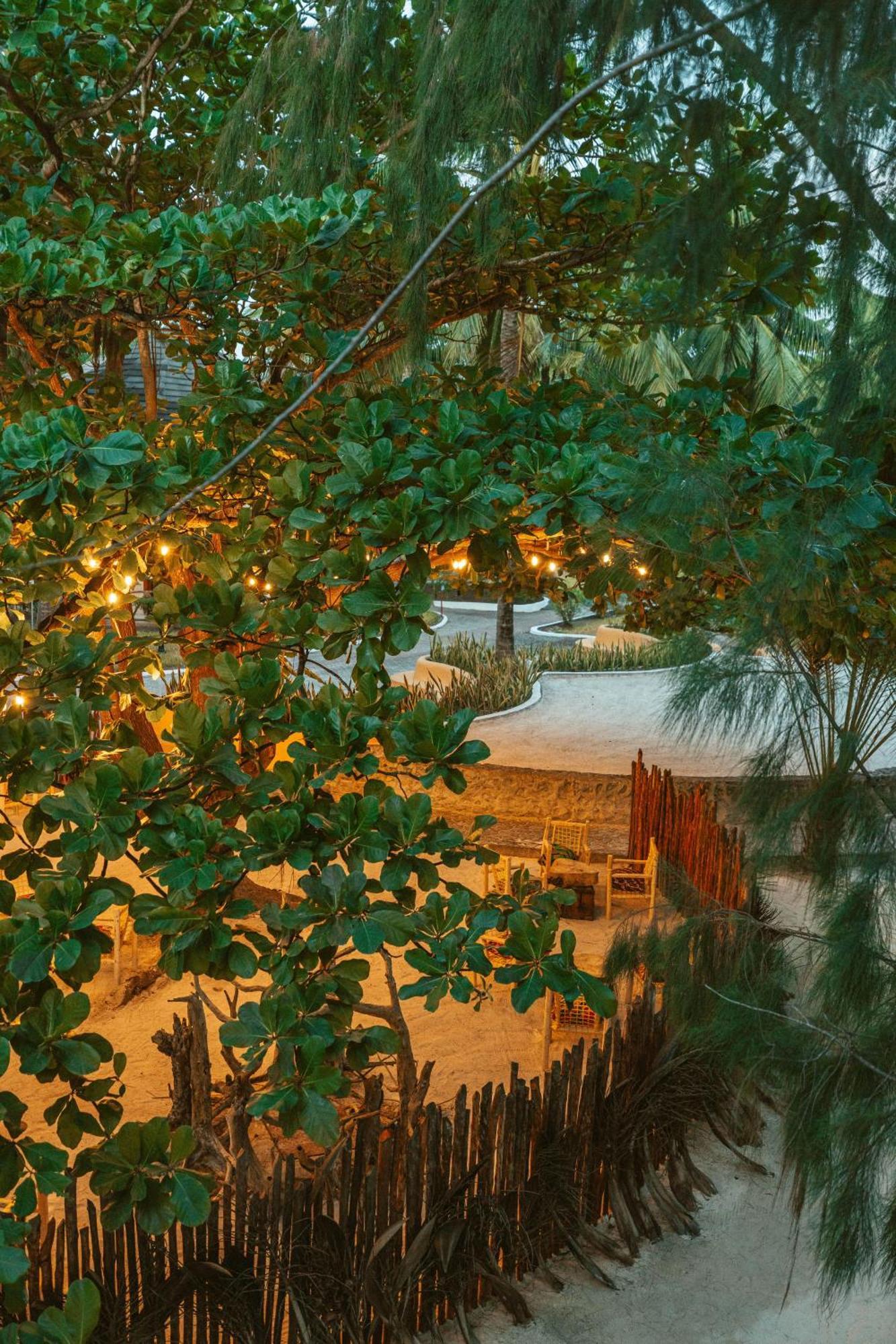 Sansi Kae Beach Resort Michamvi エクステリア 写真