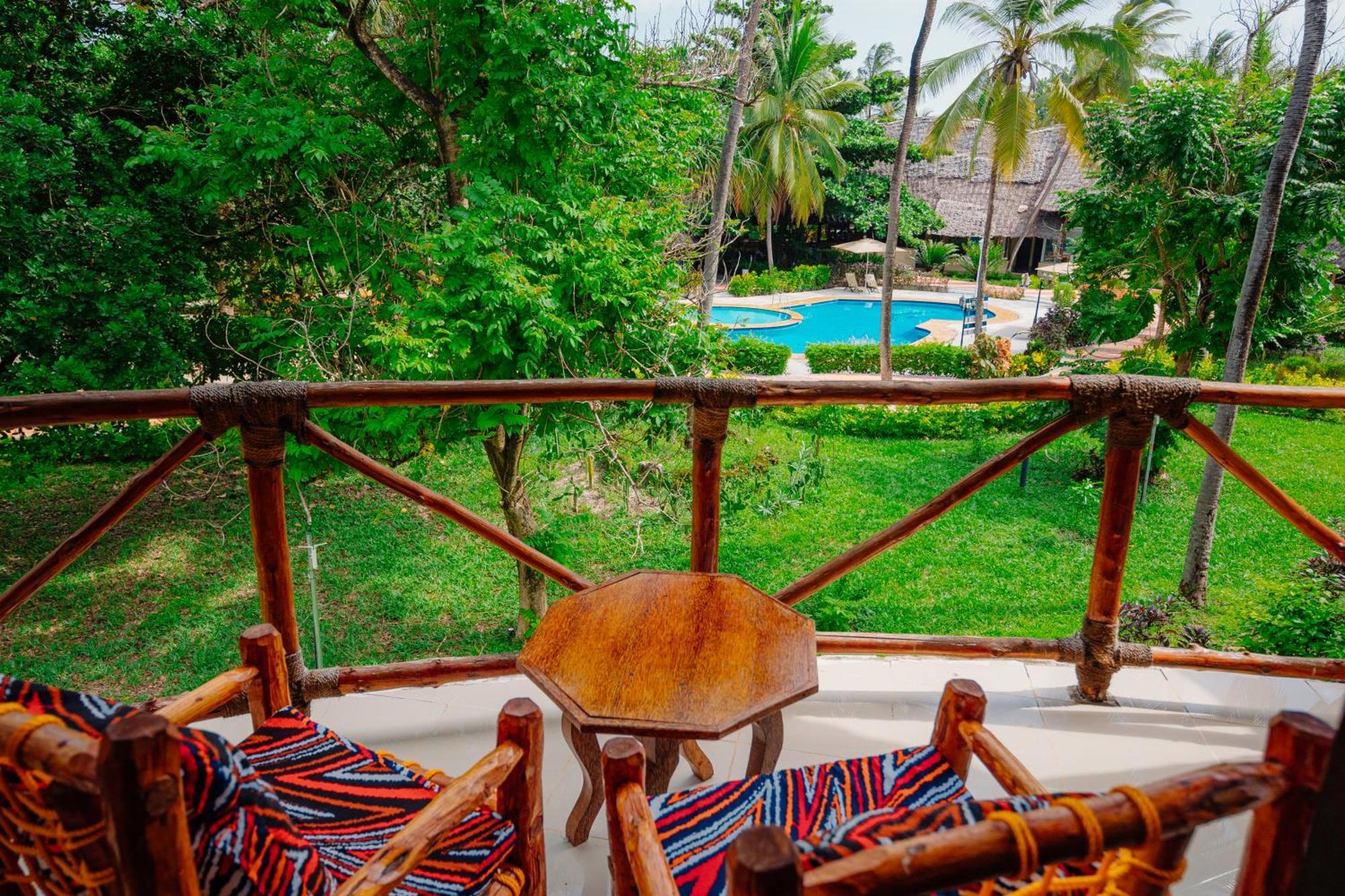 Sansi Kae Beach Resort Michamvi エクステリア 写真